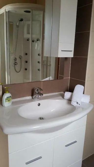 Cozy Apartment With Sea View Kastela Luaran gambar