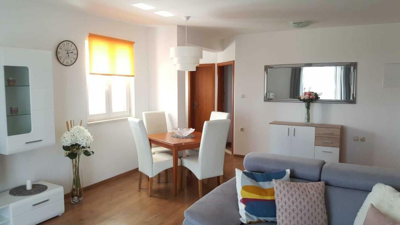 Cozy Apartment With Sea View Kastela Luaran gambar