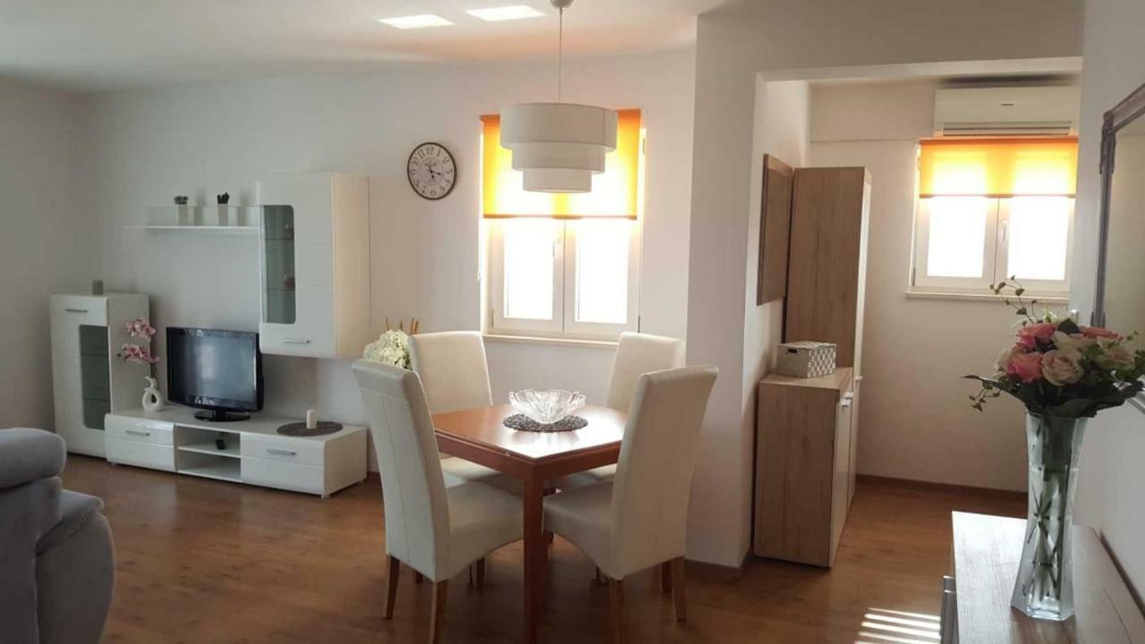 Cozy Apartment With Sea View Kastela Luaran gambar