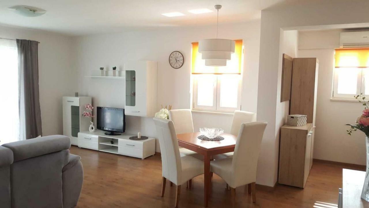 Cozy Apartment With Sea View Kastela Luaran gambar
